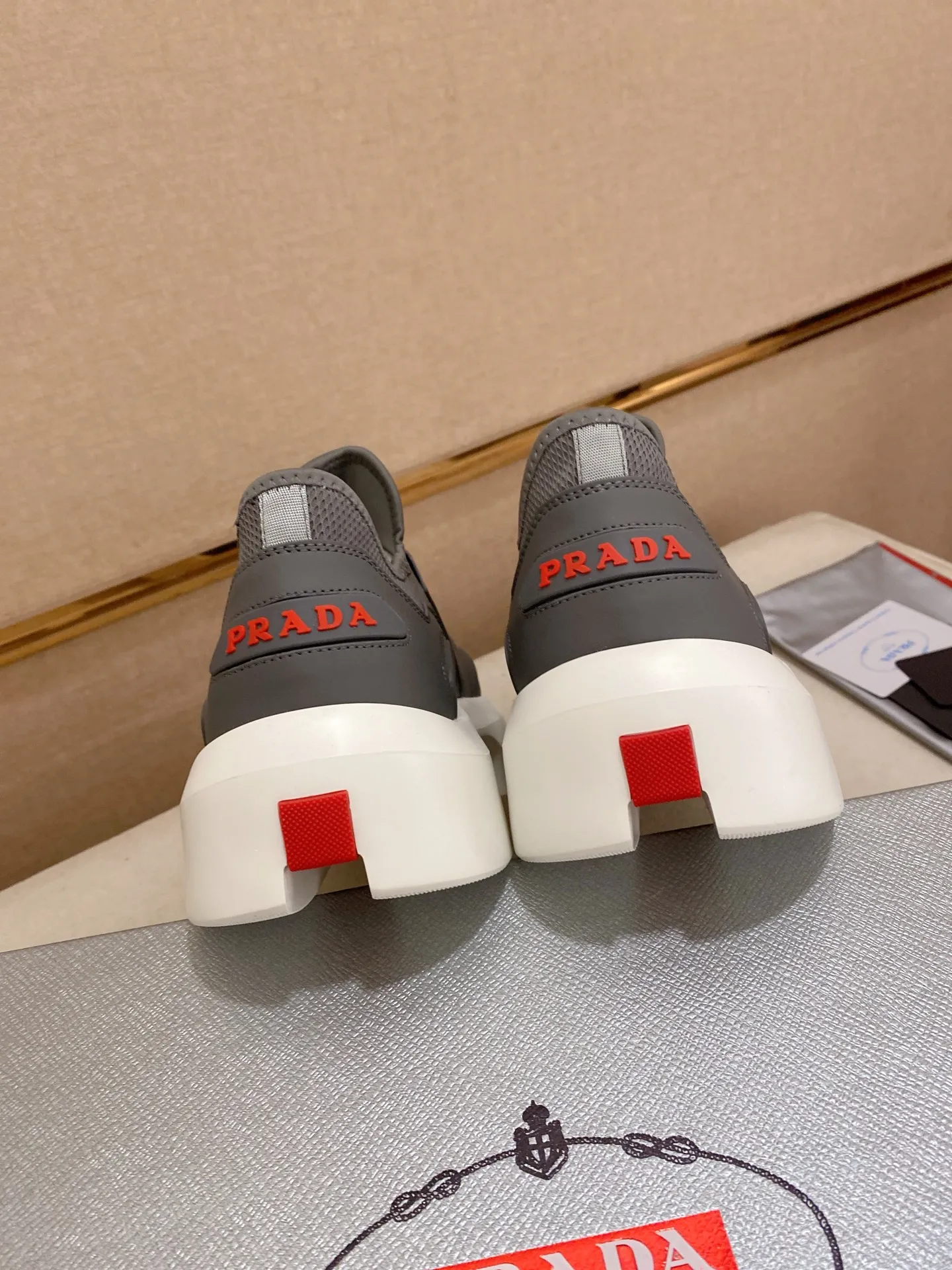 Men's shoes 💰 620💰 ✔️✔️✔️High-quality new PRADA counters are launched simultaneously, new men's shoes, 😘fabrics are selected from breathable fly-knit fabrics. Lining: Imported cowhide leather lining. 👍🏿High-end☄️Open-molded non-slip rubber outsole, exquisite lines, simple and elegant, comfortable and high-end for leisure travel. Code number: 38 to 45